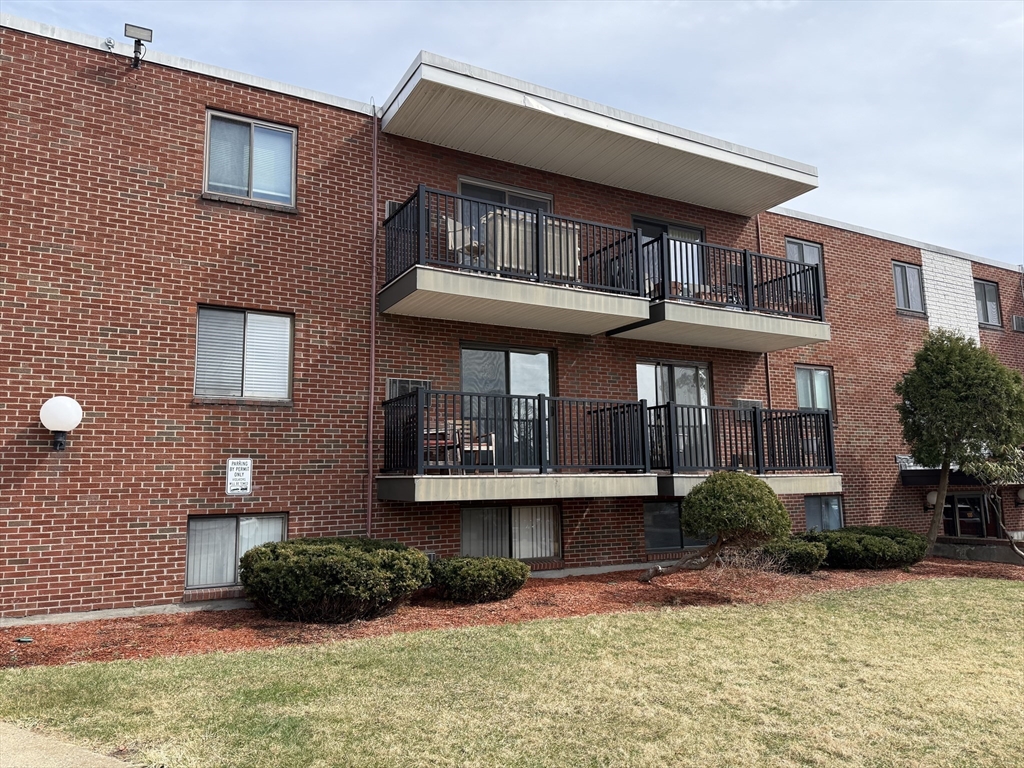 2 bed, 1 bath apartment for rent at 100 Governors Park Unit 12, Winthrop — photo 2 of 9