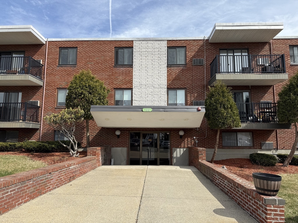2 bed, 1 bath apartment for rent at 100 Governors Park Unit 12, Winthrop — photo 1 of 9