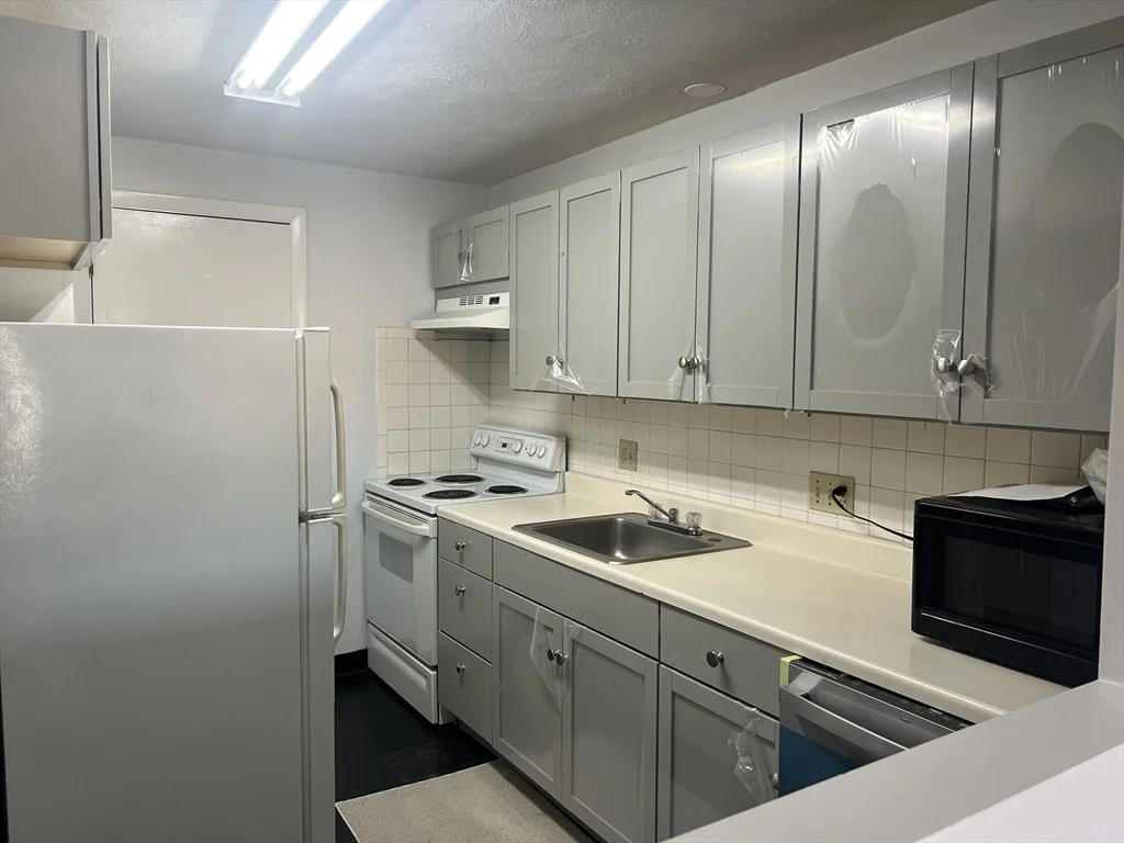 2 bed, 1 bath apartment for rent at 100 Governors Park Unit 18, Winthrop — photo 1 of 12