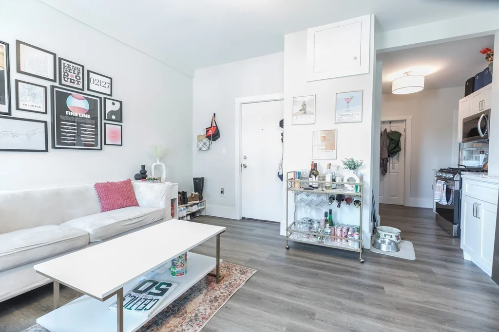 3 bed, 1 bath apartment for rent at 100 H St Unit 1, South Boston