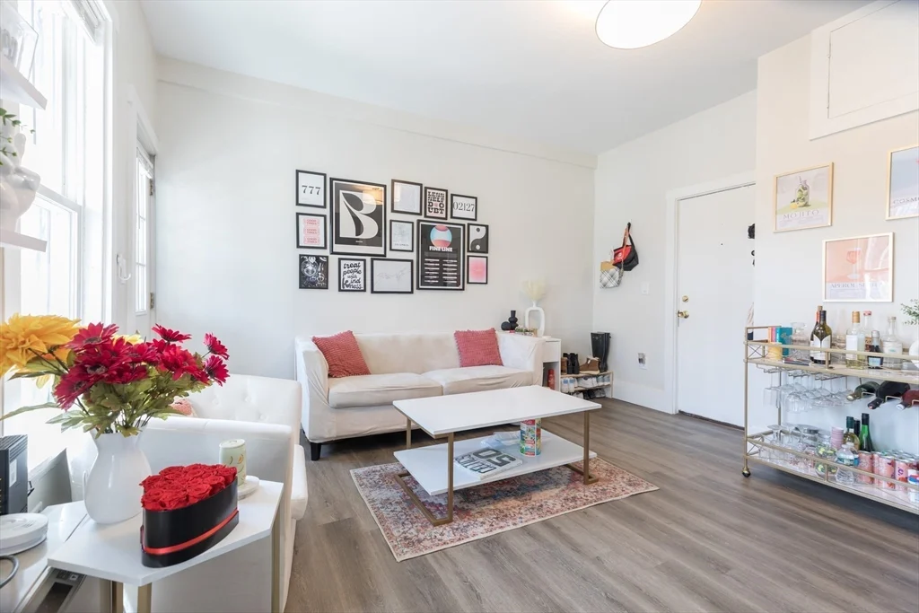 3 bed, 1 bath apartment for rent at 100 H St Unit 1, South Boston — photo 3 of 12