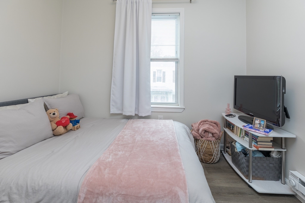 3 bed, 1 bath apartment for rent at 100 H St Unit 2, South Boston — photo 6 of 13