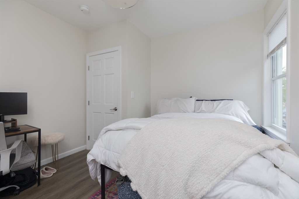 3 bed, 1 bath apartment for rent at 100 H St Unit 2, South Boston — photo 9 of 13