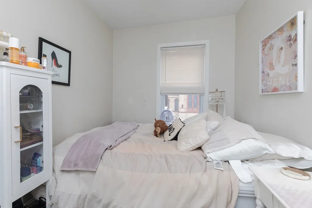 4 bed, 1 bath apartment for rent at 100 H St Unit 3, South Boston — photo 11 of 14