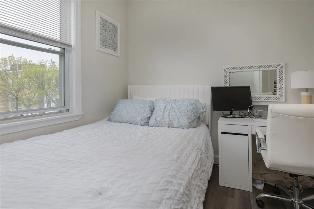 4 bed, 1 bath apartment for rent at 100 H St Unit 3, South Boston — photo 7 of 14