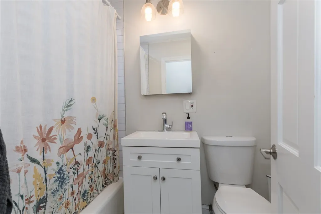 4 bed, 1 bath apartment for rent at 100 H St Unit 3, South Boston — photo 14 of 14