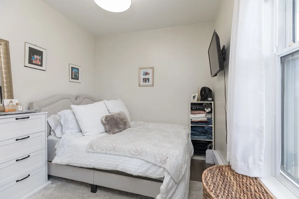 4 bed, 1 bath apartment for rent at 100 H St Unit 3, South Boston — photo 12 of 14
