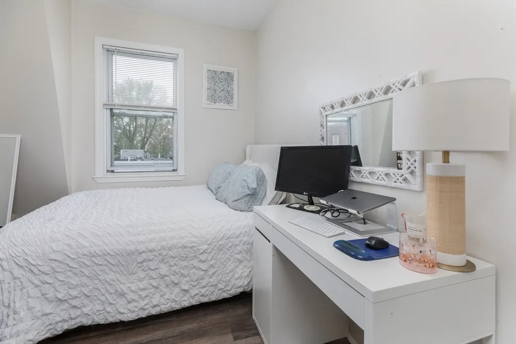 4 bed, 1 bath apartment for rent at 100 H St Unit 3, South Boston — photo 6 of 14