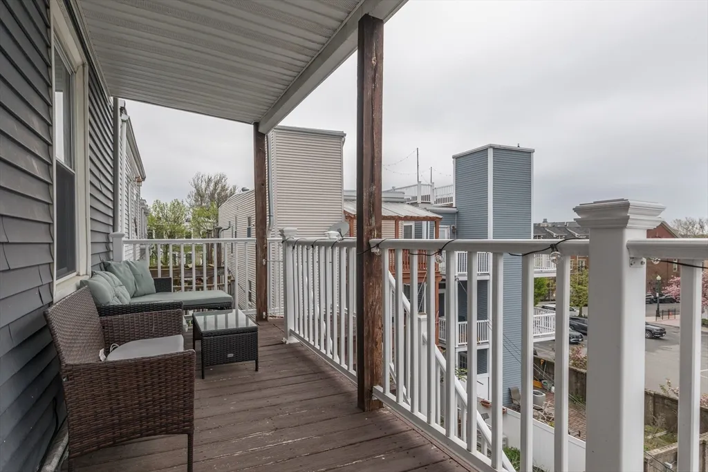 4 bed, 1 bath apartment for rent at 100 H St Unit 3, South Boston — photo 4 of 14