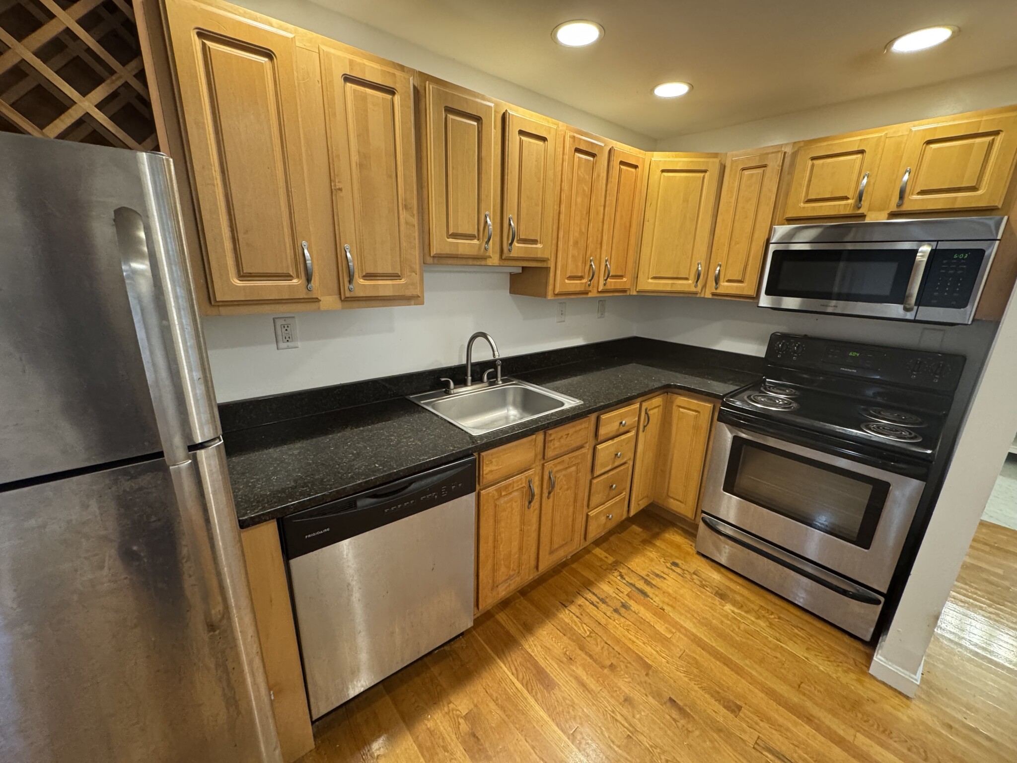2 bed, 1 bath apartment for rent at 100 Jersey St Unit 401, Fenway — photo 2 of 19