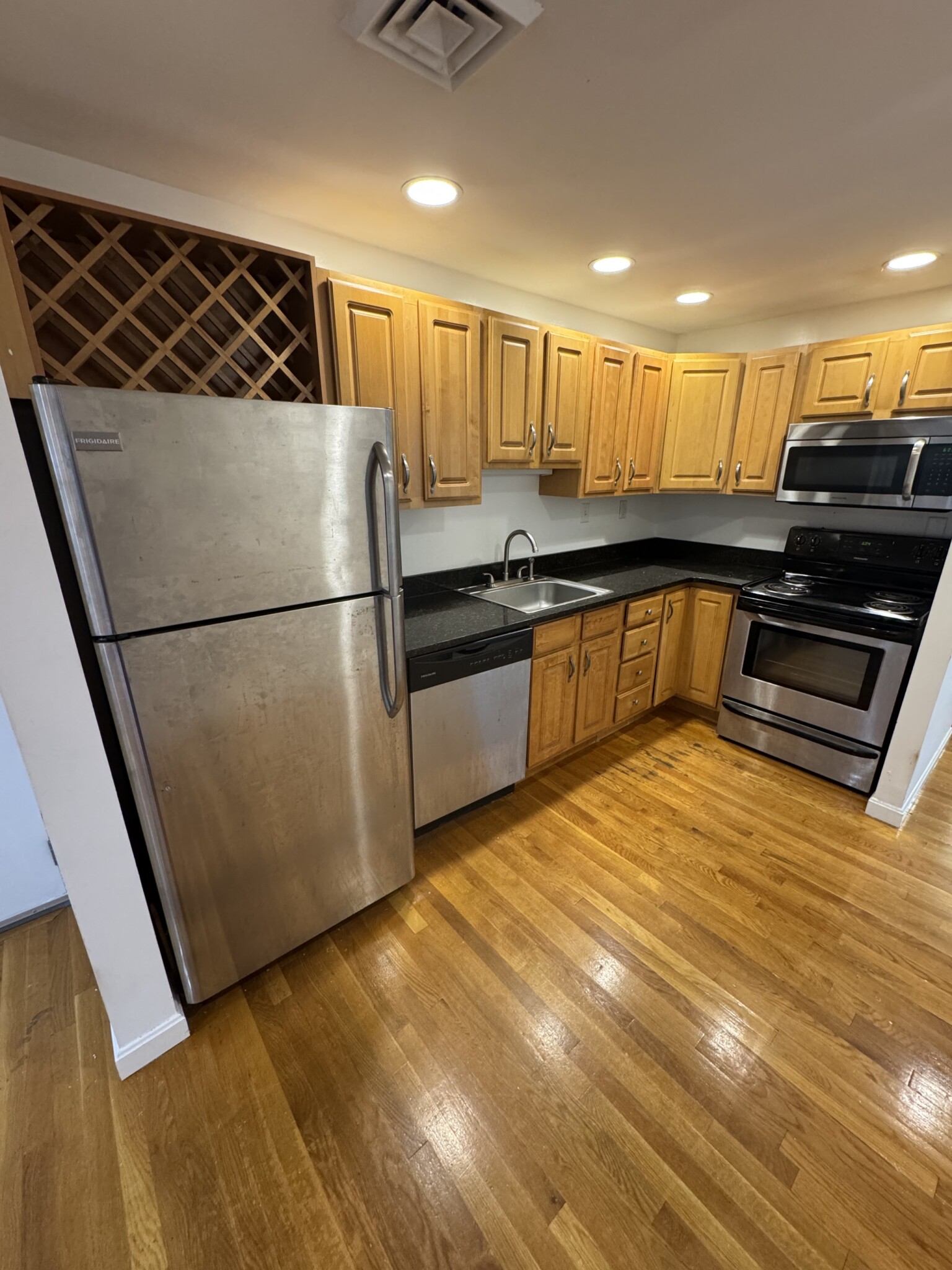 2 bed, 1 bath apartment for rent at 100 Jersey St Unit 401, Fenway