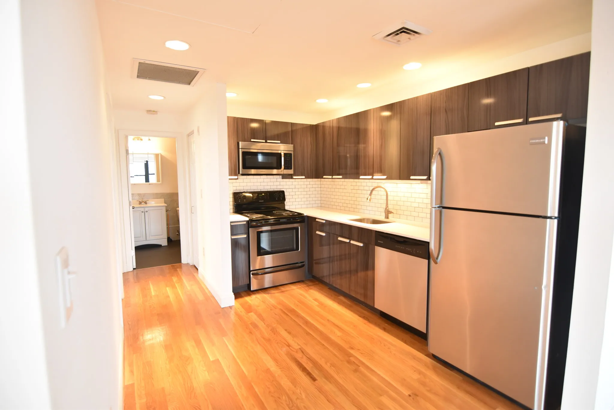 2 bed, 1 bath apartment for rent at 100 Jersey St Unit 706, Fenway — photo 3 of 19