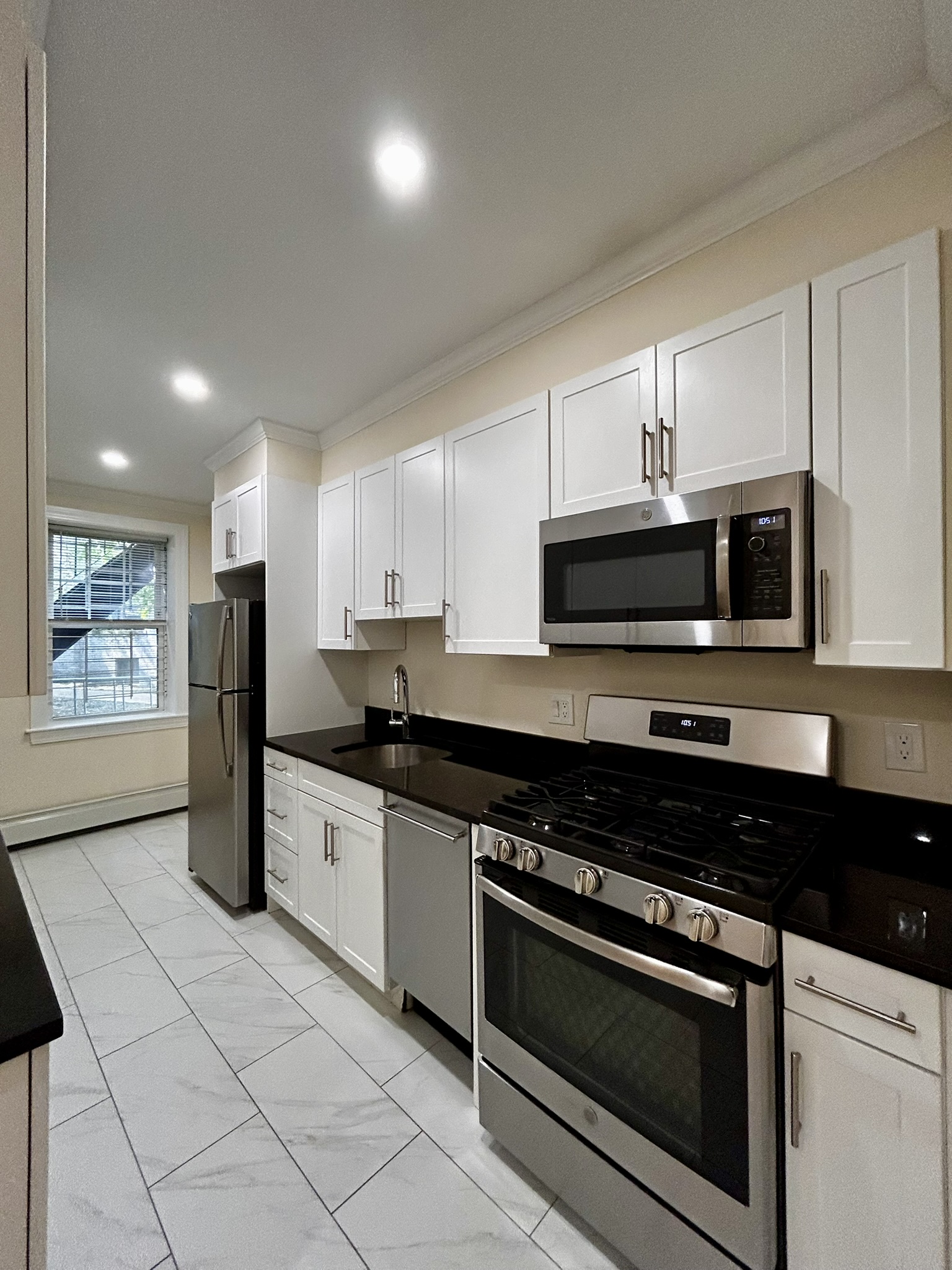 2 bed, 1 bath apartment for rent at 100 Kilsyth Rd Unit 6, Brighton — photo 5 of 13