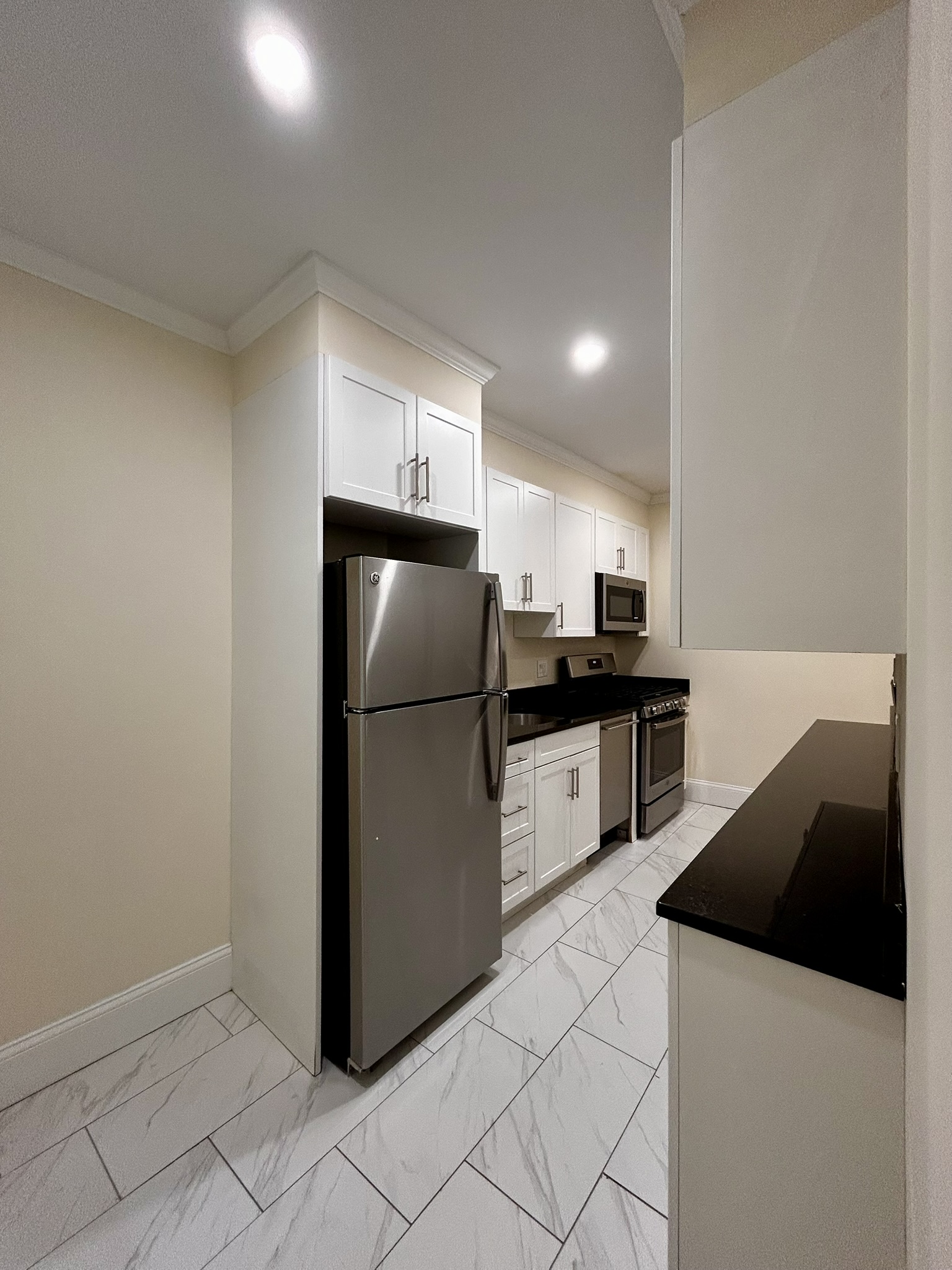 2 bed, 1 bath apartment for rent at 100 Kilsyth Rd Unit 6, Brighton — photo 4 of 13