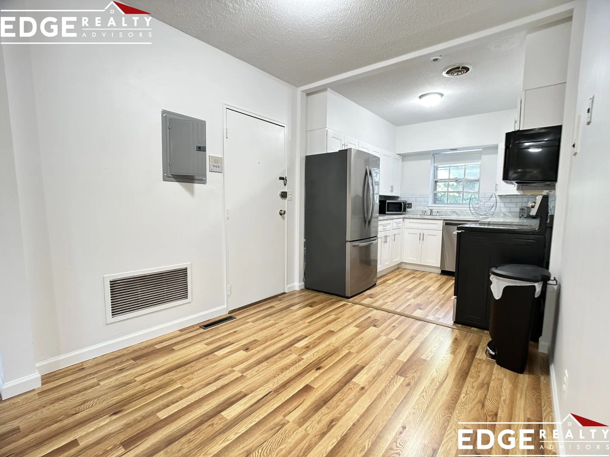 3 bed, 2 bath apartment for rent at 100 Lake Shore Rd Unit 2, Brighton — photo 2 of 9