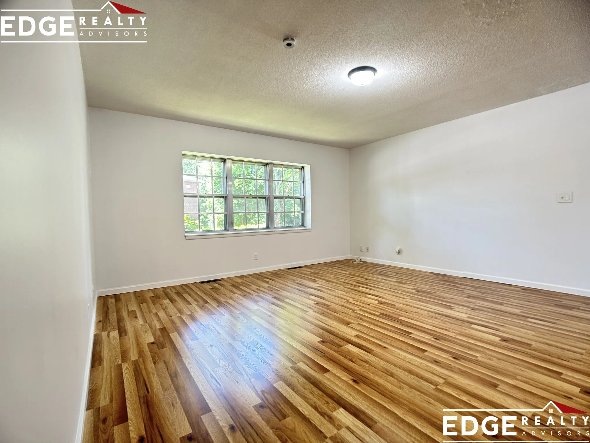 3 bed, 2 bath apartment for rent at 100 Lake Shore Rd Unit 2, Brighton — photo 3 of 9