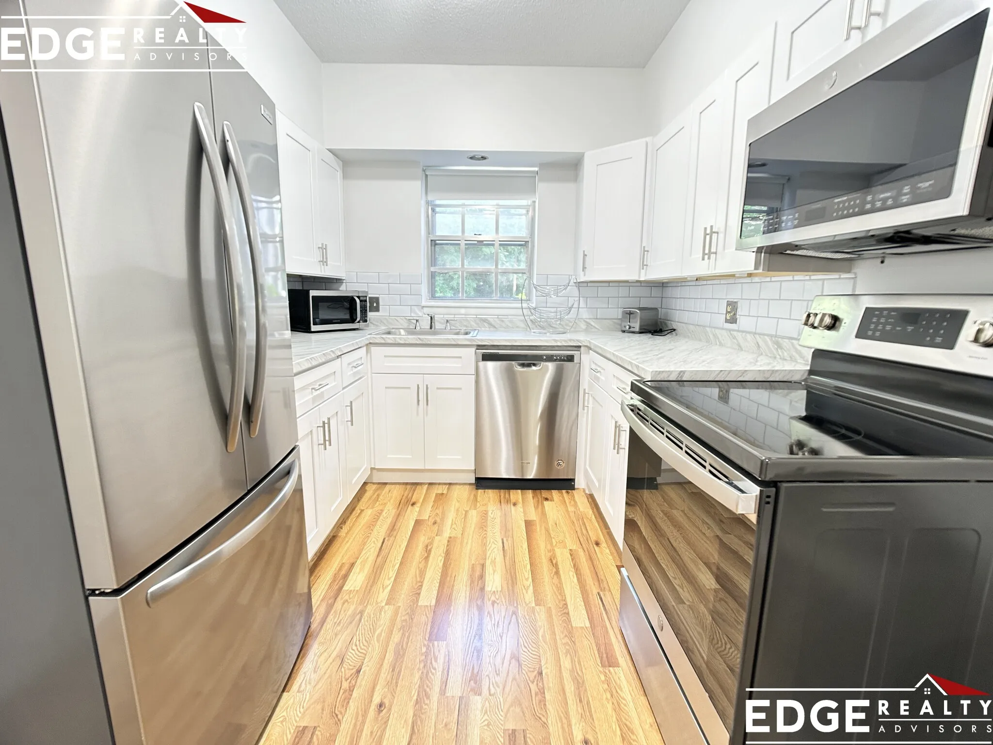 3 bed, 2 bath apartment for rent at 100 Lake Shore Rd Unit 2, Brighton — photo 1 of 9