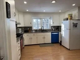 3 bed, 1 bath apartment for rent at 100 Lawrence St, Gardner — photo 15 of 34