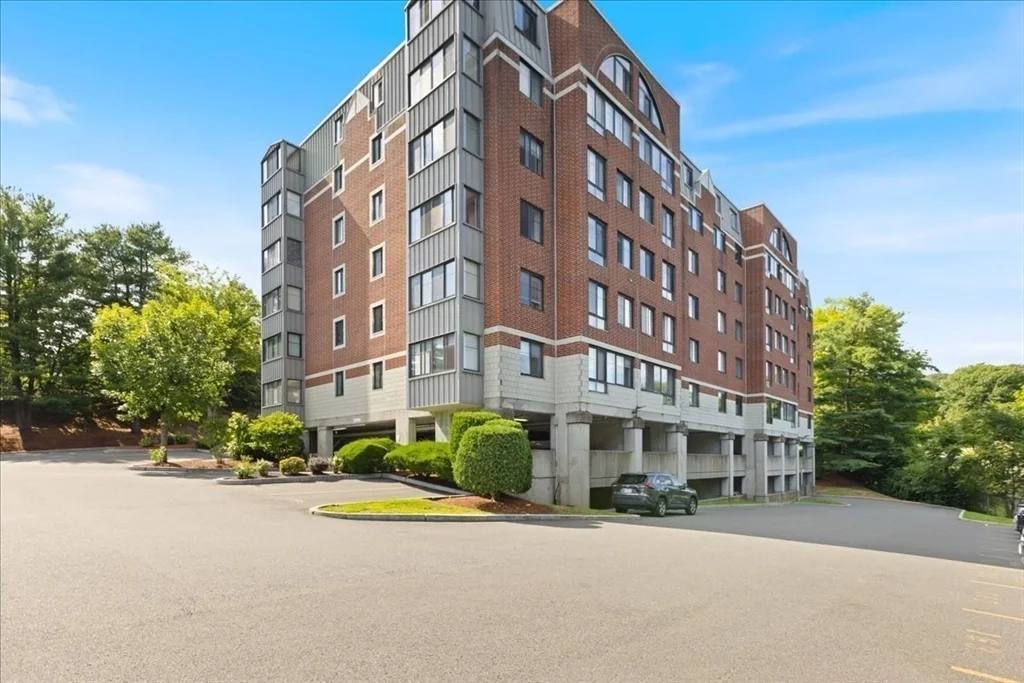 2 bed, 2 bath apartment for rent at 100 Ledgewood Dr Unit 410, Stoneham — photo 3 of 22