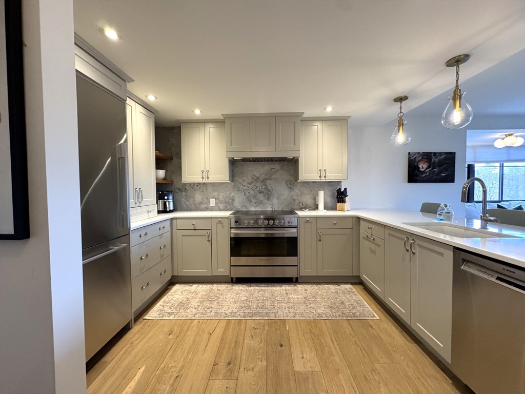 1 bed, 1 bath apartment for rent at 100 Ledgewood Dr Unit 517, Stoneham