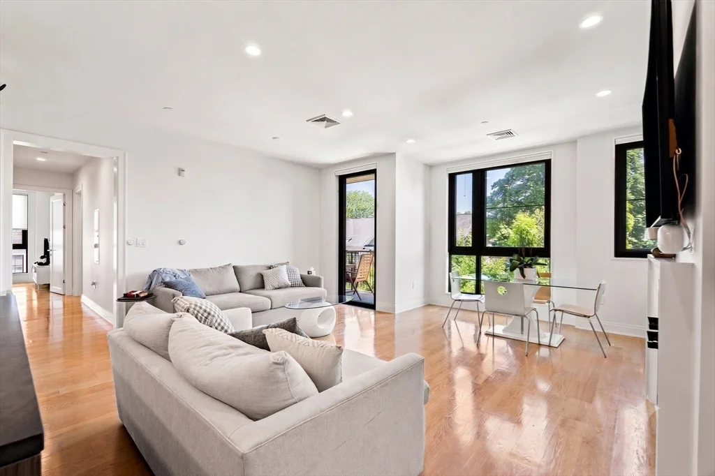 2 bed, 2 bath apartment for rent at 100 Linden St Unit 203, Wellesley — photo 3 of 39