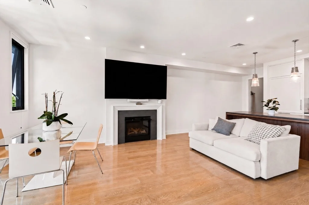 2 bed, 2 bath apartment for rent at 100 Linden St Unit 203, Wellesley — photo 8 of 39