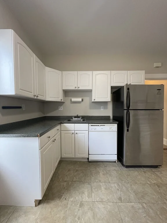 2 bed, 1 bath apartment for rent at 100 Lonsdale St Unit 2, Dorchester — photo 3 of 14