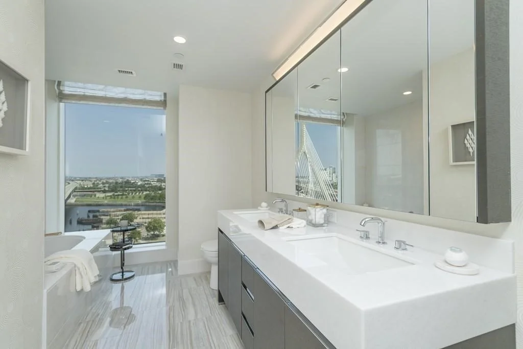 3 bed, 3 bath apartment for rent at 100 Lovejoy Pl Unit 8D, Waterfront — photo 5 of 12