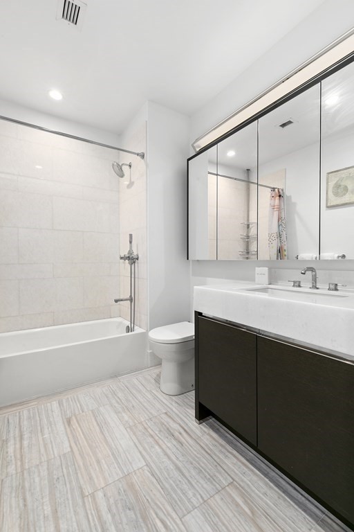 1 bed, 1 bath apartment for rent at 100 Lovejoy Wharf Unit 12M, North End — photo 13 of 22