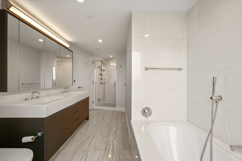 3 bed, 2 bath apartment for rent at 100 Lovejoy Wharf Unit 5D, Waterfront — photo 18 of 40