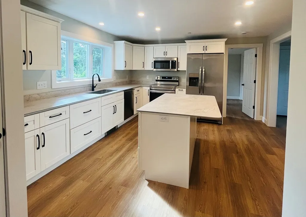 3 bed, 2 bath apartment for rent at 100 Main St Unit 2, Hopkinton — photo 1 of 11