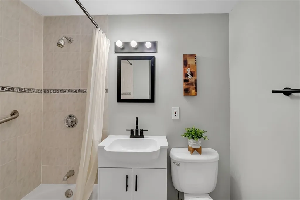 1 bed, 1 bath apartment for rent at 100 Marion St Unit 11, Griggs Park — photo 9 of 12