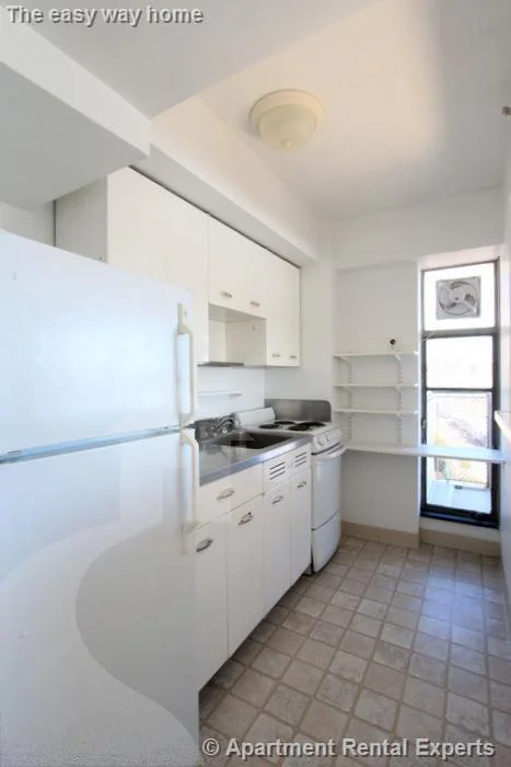 1 bed, 1 bath apartment for rent at 100 Memorial Dr Unit 2-2C, Kendall Square — photo 4 of 8