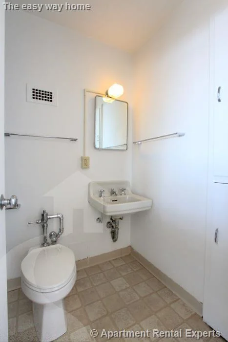 Studio bed, 1 bath apartment for rent at 100 Memorial Dr Unit 5-23C, Kendall Square — photo 8 of 9