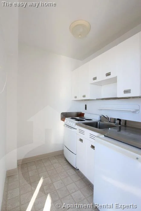 Studio bed, 1 bath apartment for rent at 100 Memorial Dr Unit 5-23C, Kendall Square — photo 7 of 9