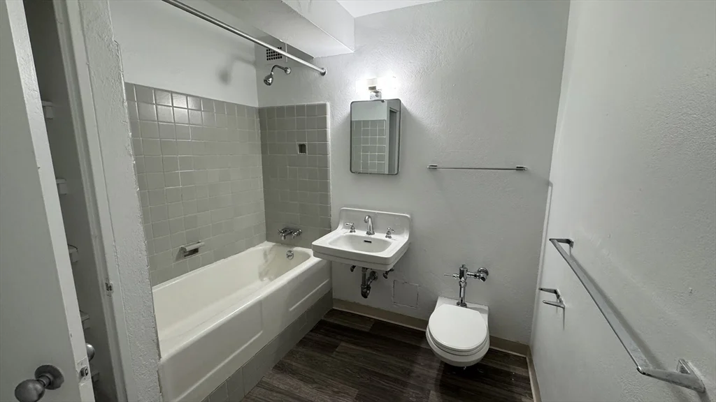 2 bed, 1 bath apartment for rent at 100 Memorial Dr Unit 0502B, Kendall Square — photo 6 of 6