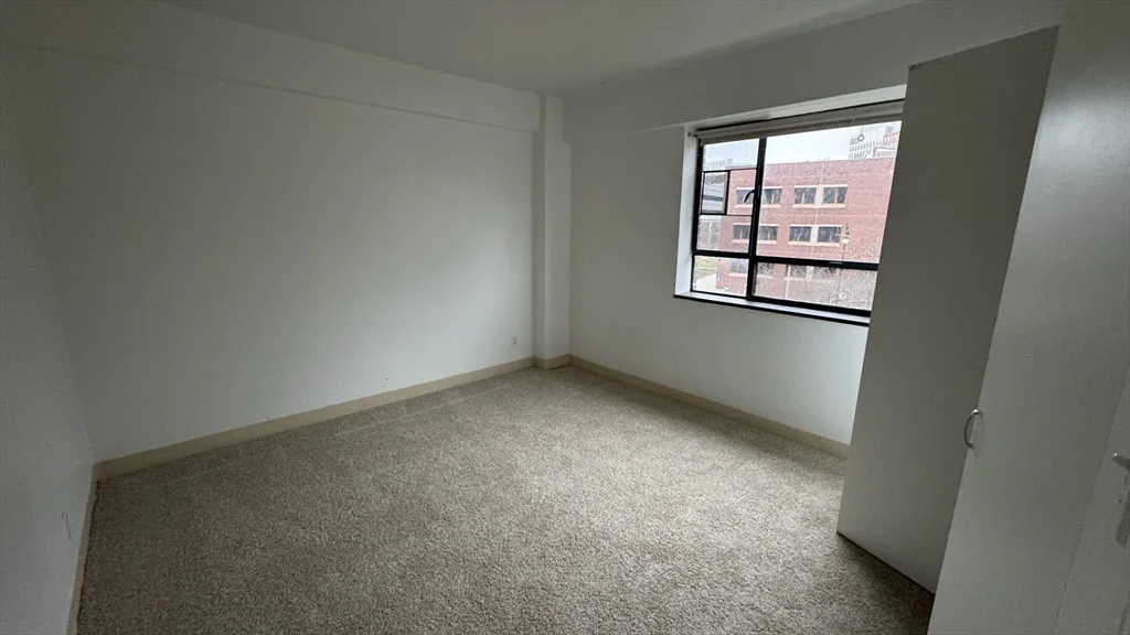 2 bed, 1 bath apartment for rent at 100 Memorial Dr Unit 0502B, Kendall Square — photo 3 of 6