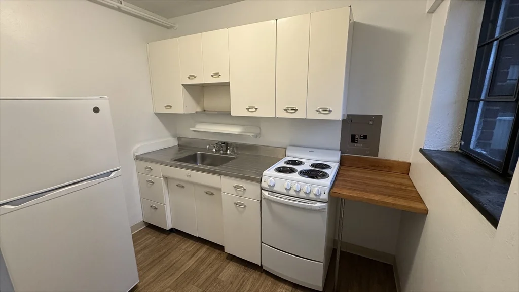 1 bed, 1 bath apartment for rent at 100 Memorial Dr Unit 0503c, Kendall Square — photo 3 of 4