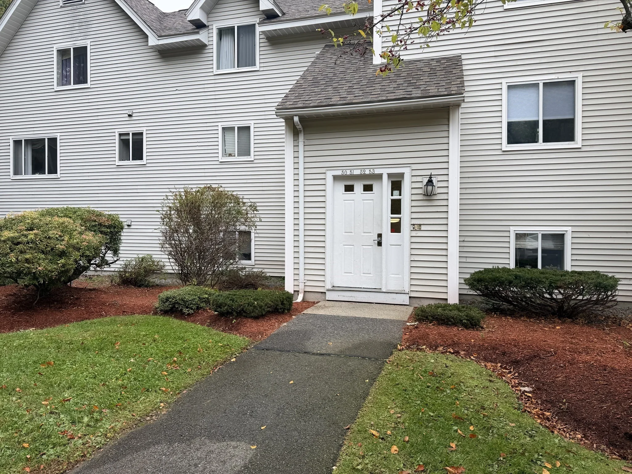2 bed, 1 bath apartment for rent at 100 Merrimack Ave Unit 53, Dracut