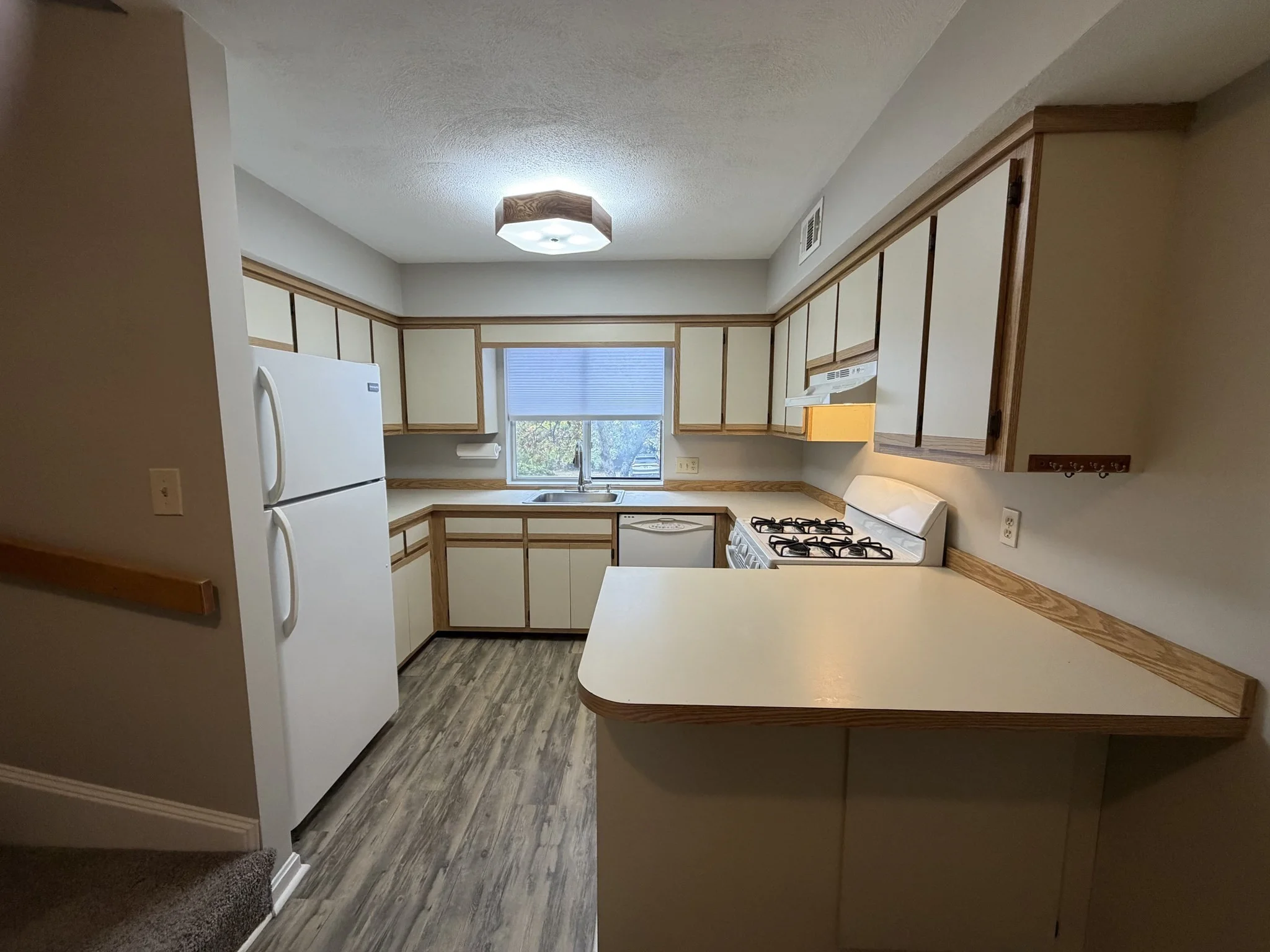 2 bed, 1 bath apartment for rent at 100 Merrimack Ave Unit 53, Dracut — photo 4 of 18