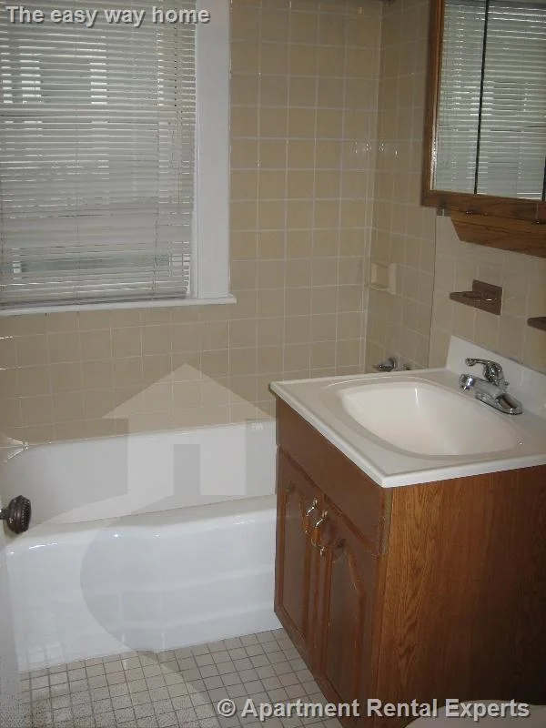2 bed, 1 bath apartment for rent at 100 North St Unit 1, Tufts — photo 6 of 7