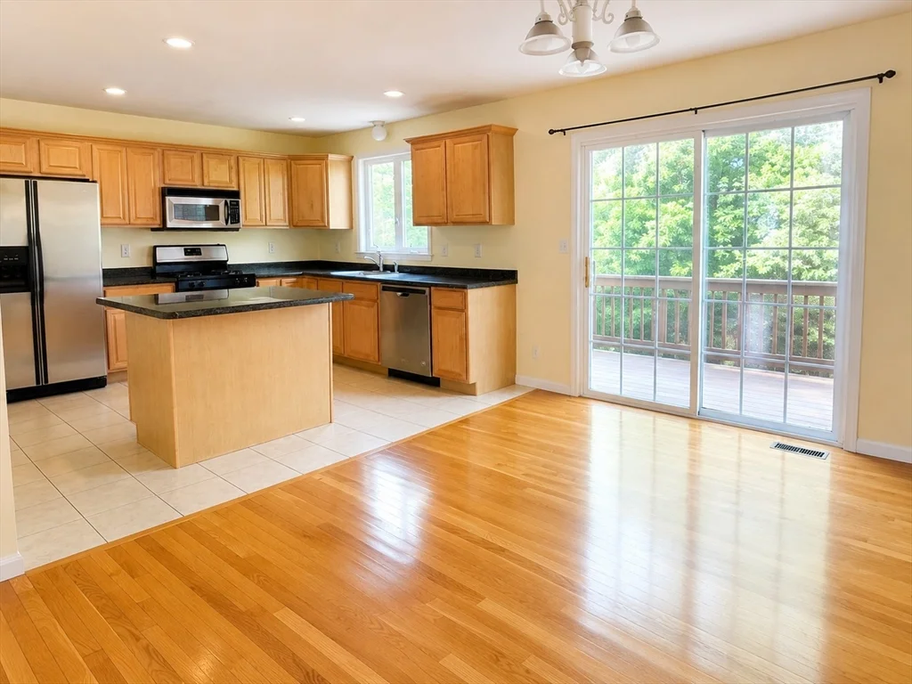 2 bed, 1 bath apartment for rent at 100 Nutting Rd Unit E2, Westford — photo 2 of 10
