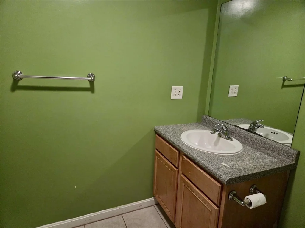 2 bed, 1 bath apartment for rent at 100 Nutting Rd Unit E2, Westford — photo 8 of 10