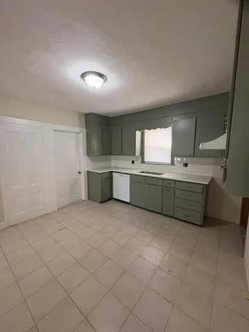2 bed, 1 bath apartment for rent at 100 Prospect St Unit 1, Waltham — photo 3 of 12