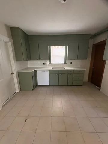 2 bed, 1 bath apartment for rent at 100 Prospect St Unit 1, Waltham — photo 2 of 12