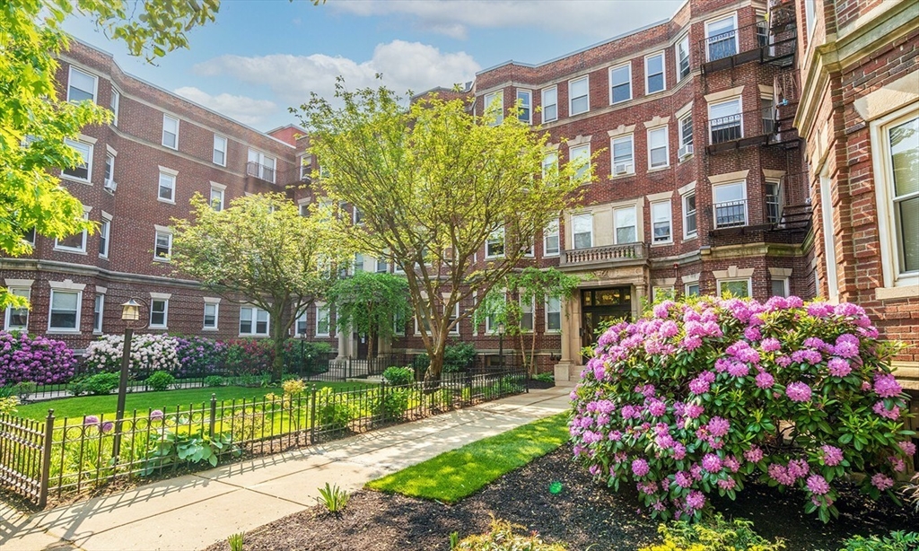 1 bed, 1 bath apartment for rent at 100 Queensberry Unit B, Fenway — photo 1 of 5