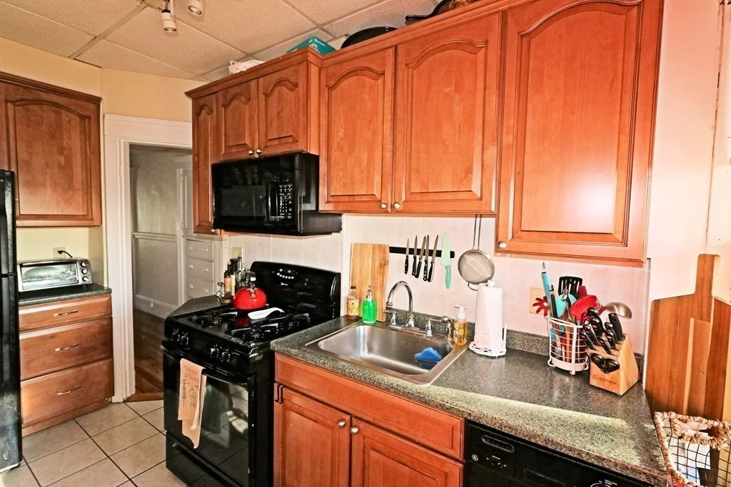 2 bed, 1 bath apartment for rent at 100 Quincy Ave Unit 4, Winthrop — photo 4 of 9