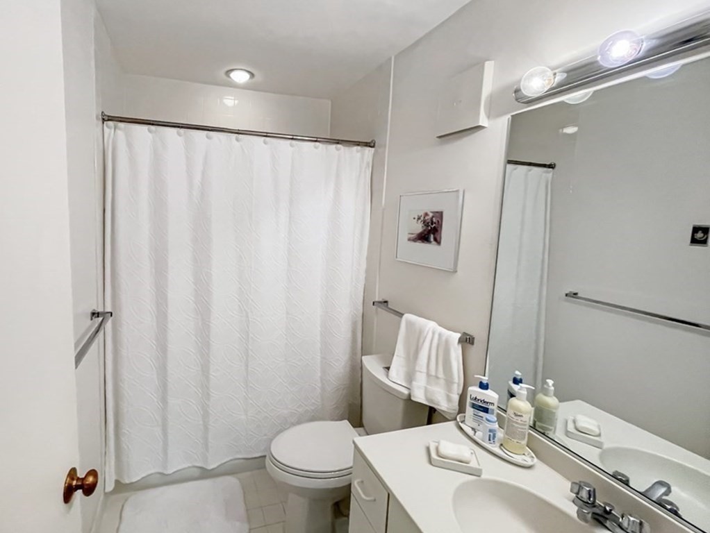 1 bed, 1 bath apartment for rent at 100 Rosemary Way Unit 201, Needham Heights — photo 13 of 21