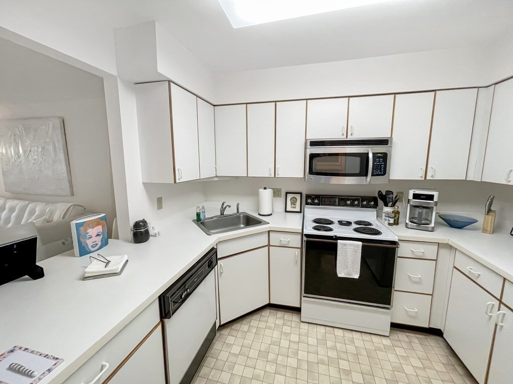 1 bed, 1 bath apartment for rent at 100 Rosemary Way Unit 201, Needham Heights — photo 7 of 21