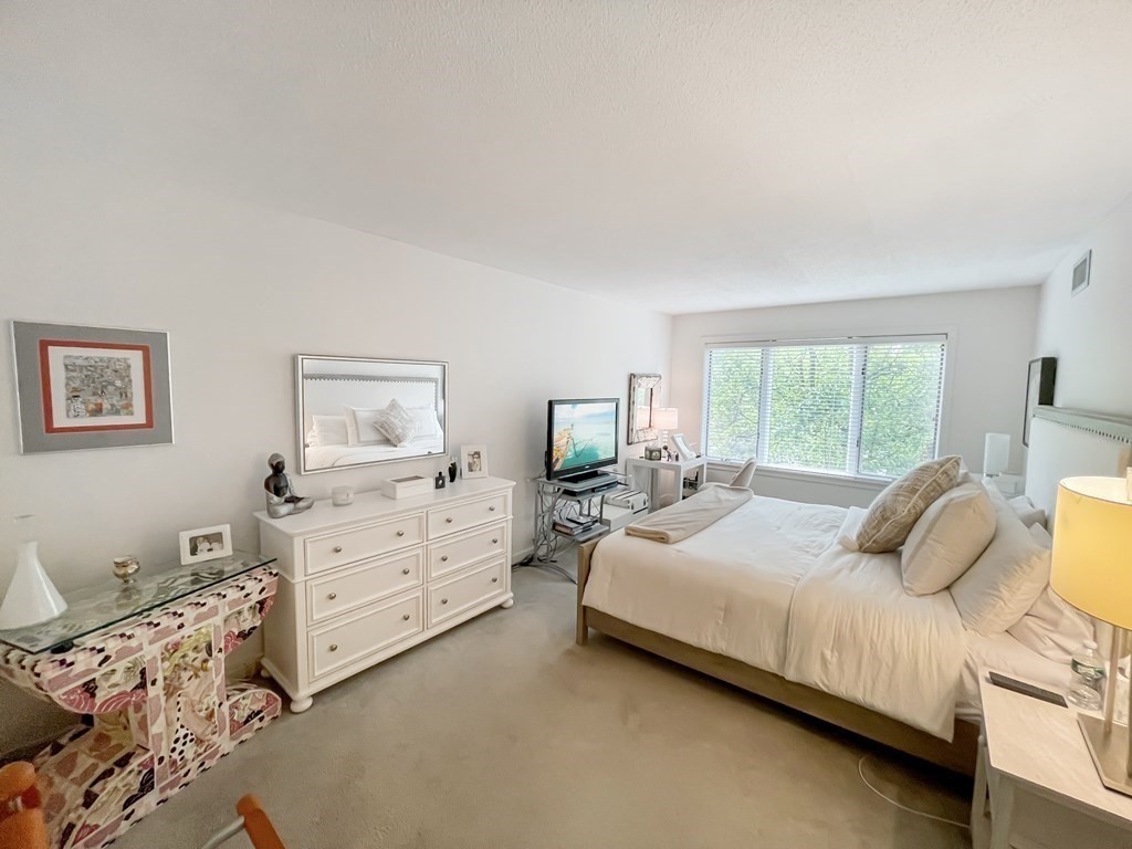 1 bed, 1 bath apartment for rent at 100 Rosemary Way Unit 201, Needham Heights — photo 12 of 21